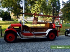 9-Svatovaclavska-jizda-historickych-vozidel-086.jpg