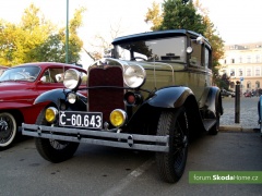 9-Svatovaclavska-jizda-historickych-vozidel-002.jpg