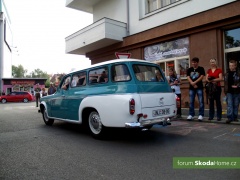 9-Svatovaclavska-jizda-historickych-vozidel-247.jpg