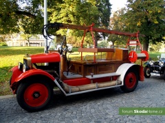 9-Svatovaclavska-jizda-historickych-vozidel-085.jpg