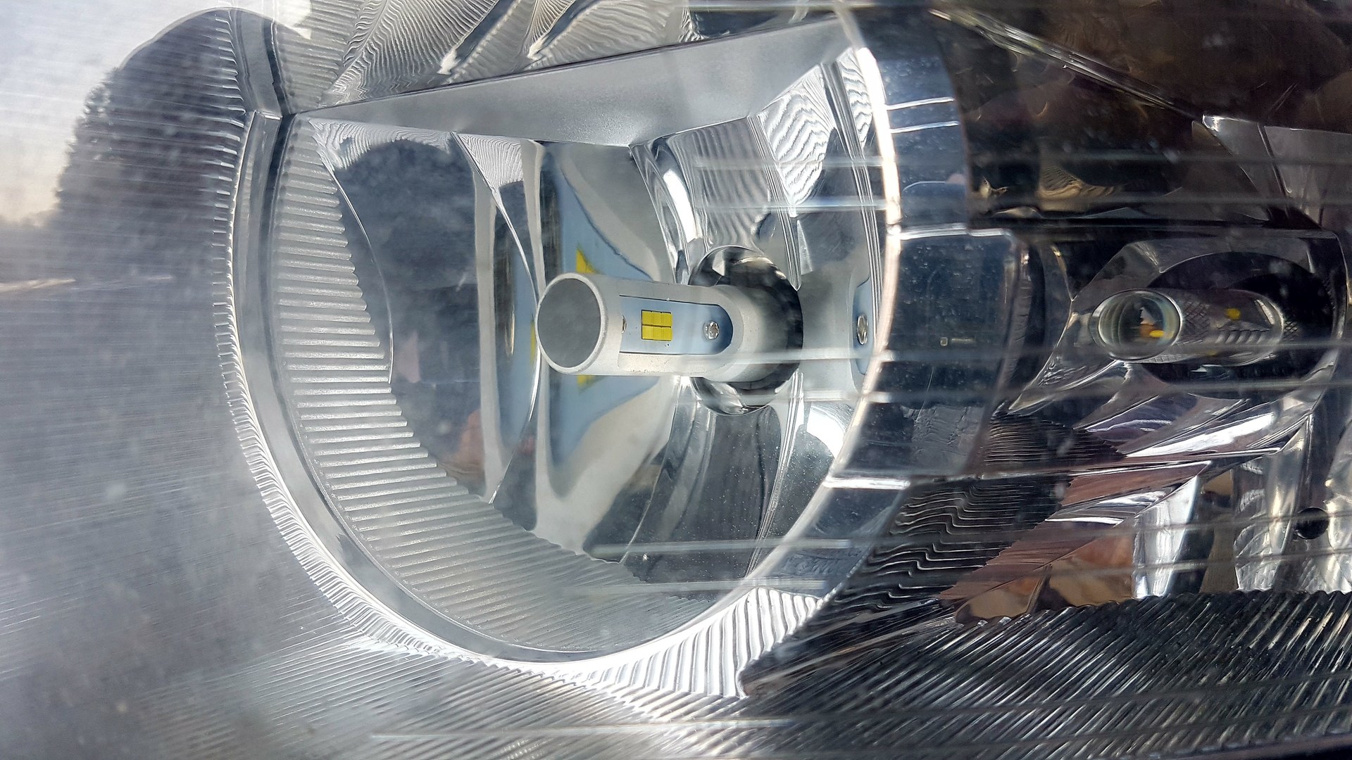 Výmena hmloviek LED Škoda Octavia 2 - the fog lights replacement 