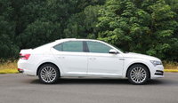 Skoda-Superb-Facelift_1.thumb.jpg.ae1f1b773eb5f842f51cd521f4a839b9.jpg