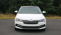 Skoda-Superb-Facelift_2.thumb.jpg.de1e139fb6f89e19e1397054953bbe22.jpg