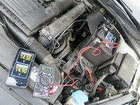 Napatie OBD Torque vs. Multimeter nastartovany motor.jpg