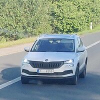 skoda-karoq-facelift-fotos-espia-2022-202178710-1623233869_1.jpg