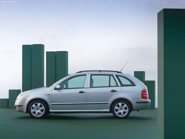 skoda-fabia_combi_2000_1600x1200_wallpaper_09.jpg