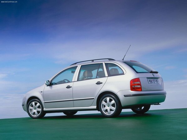 skoda-fabia_combi_2000_1600x1200_wallpaper_10.jpg