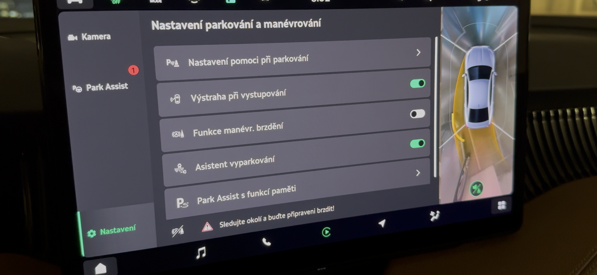 Parkování - automatické brždění