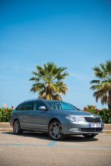 SKODA Superb 2 0TDi 009