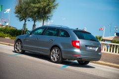 SKODA Superb 2 0TDi 017